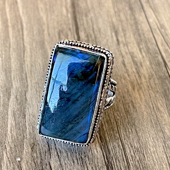 Fiery Labradorite Gemstone Ring - Picture 3 of 6